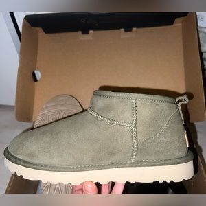 Ultra mini Uggs in burnt olive